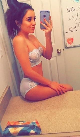 Independent companion Cecilia
 in Muscle Shoals, Alabama - HoneyAffair